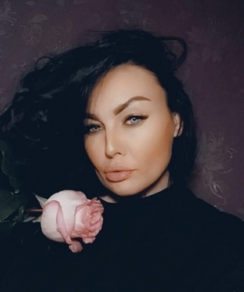 У меня множество опытов, которые сделают нашу встречу максимально приятной и комфортной. Я умею создавать неповторимую атмосферу, в которой ты сможешь расслабиться и насладиться моим вниманием. Моя улыбка и нежные прикосновения погрузят тебя в мир наслаждения. У меня шикарная фигура, и я уверена, что тебе понравится мое фото. Я живу в Москве, и готова встретиться с тобой в любое время. Оставь воспоминания о нашей встрече и отзывы, которые станут лучшей рекомендацией для других желающих. Жду тебя, чтобы раствориться в океане наслаждения! 💋🌹🔥 Елена